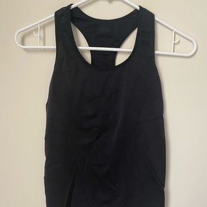 black workout tank